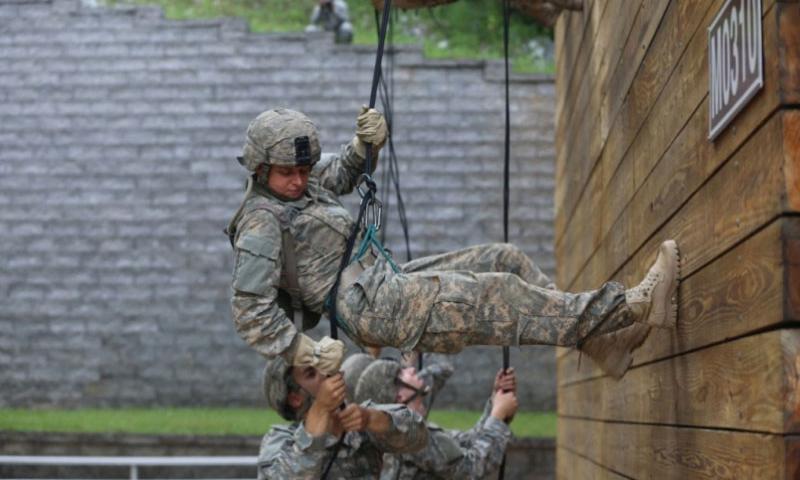 First women graduating from Army Ranger school, but some jobs remain  off-limits - Los Angeles Times