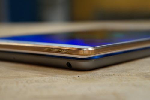 Edge of Samsung Galaxy Tab S 8.4 and iPad mini
