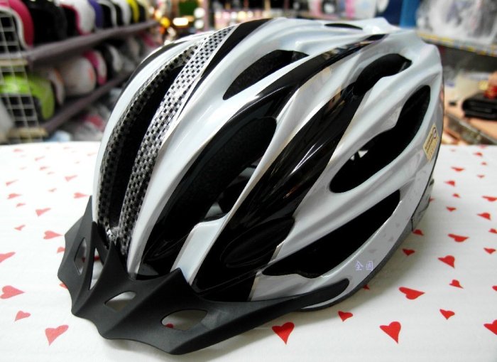 ◎【全國】自行車、腳踏車輕量安全帽 // 白黑《台灣製、一體成型》免運費