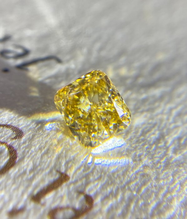 【台北周先生】天然Fancy Yellow黃鑽 0.67克拉 均勻Even分布 淨度VS~SI 八角切割 送GIA證書