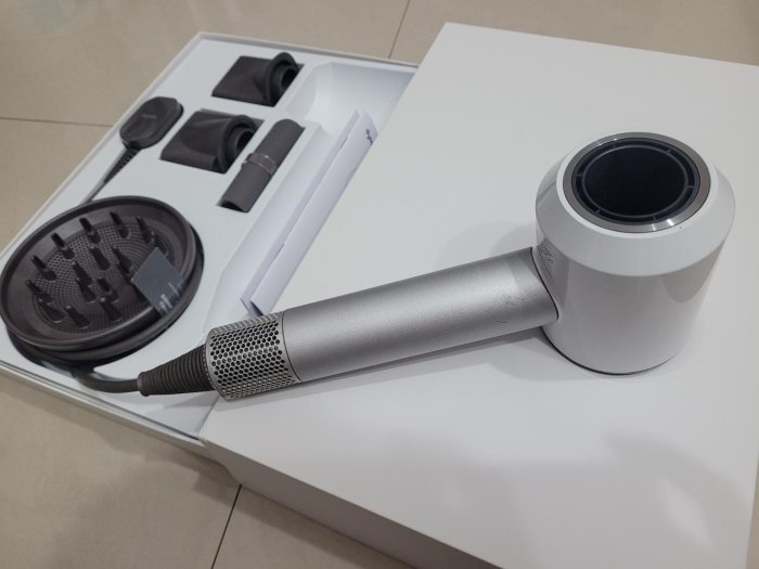 dyson hd01 白色吹風機 外觀ok 功能正常，歡迎面交試機驗貨！