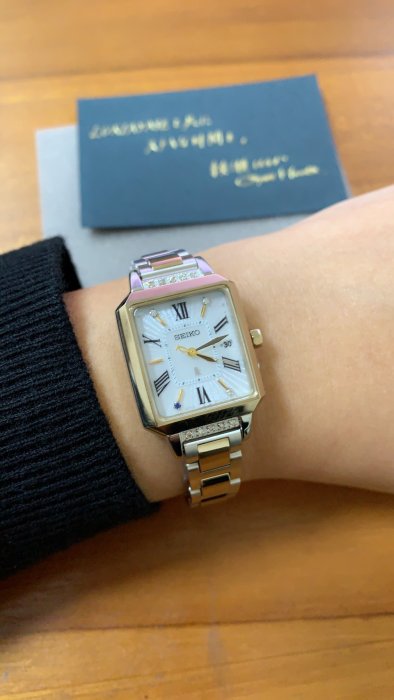 SEIKO 精工LUKIA 太陽能 電波錶 真鑽 不鏽鋼手錶  白x鍍香檳金 (1B32-0AP0G.)