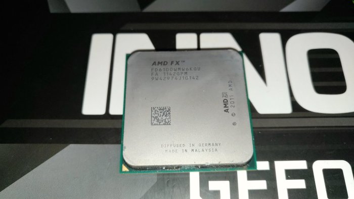 新達3C AMD AM3+ FX-6100 3.3 GHz 快取 8MB 推土機 六核心處理器 售價=800元