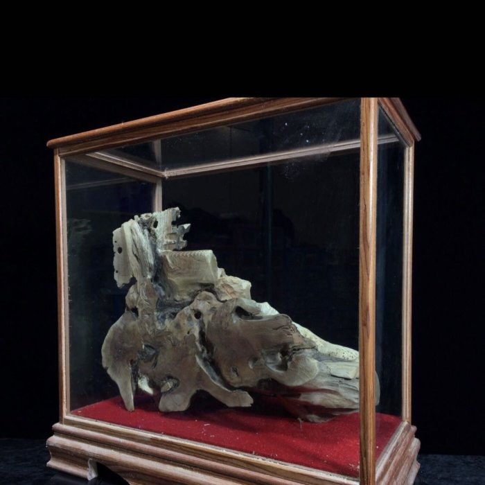 野生老山檀香根瘤雕刻藝術＂天上人間＂重5.8公斤連框
