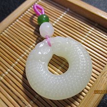 【晶玉珍藏館】。和闐白玉。小精品。精雕雙龍壁兩面工藝。收藏件放漏一元起標低底價~一批和闐玉放漏歡迎入內選購~