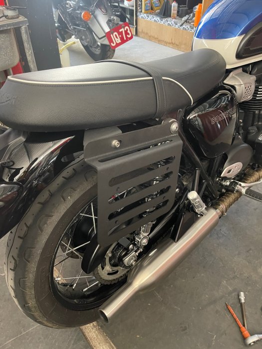 TRIUMPH 凱旋 T100 BONNEVILLE 馬鞍包邊包側包工具包支架-1對雙邊-不含杯架 鋼材+耐刮粉體烤漆-