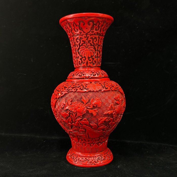 漆器剔紅花瓶   北京雕漆銅胎手刻花瓶高23厘米