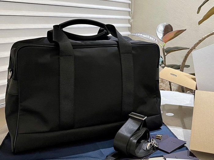 【二手包包】Prada 旅行袋 慵懶隨性又好背上身滿滿的驚喜高級慵懶又隨性徹底心動的一只size：45 30NO27787