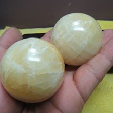 【競標網】天然漂亮黃玉球2個50mm(天天超低價起標、價高得標、限量一件、標到賺到)