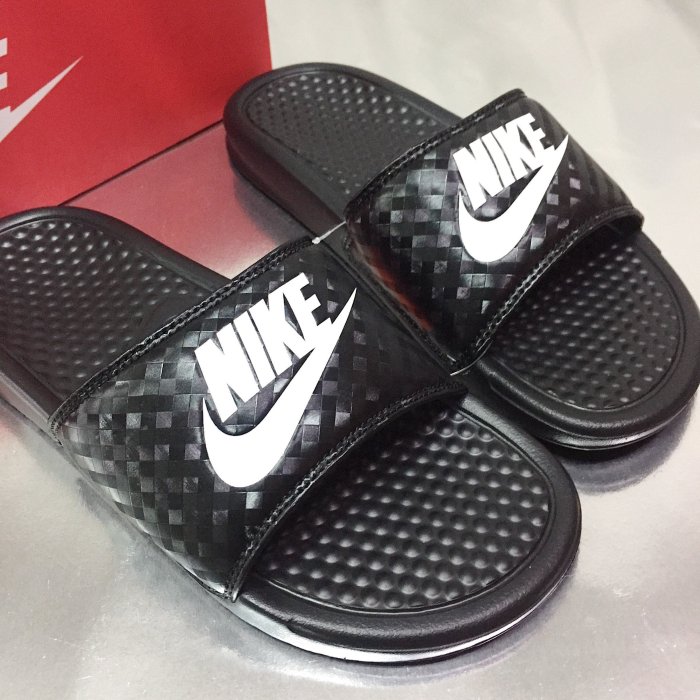 NIKE台灣公司貨Wmns Benassi Jdi鑽石菱格紋黑白運動拖鞋343881-011女段現貨出清【BoXhit】