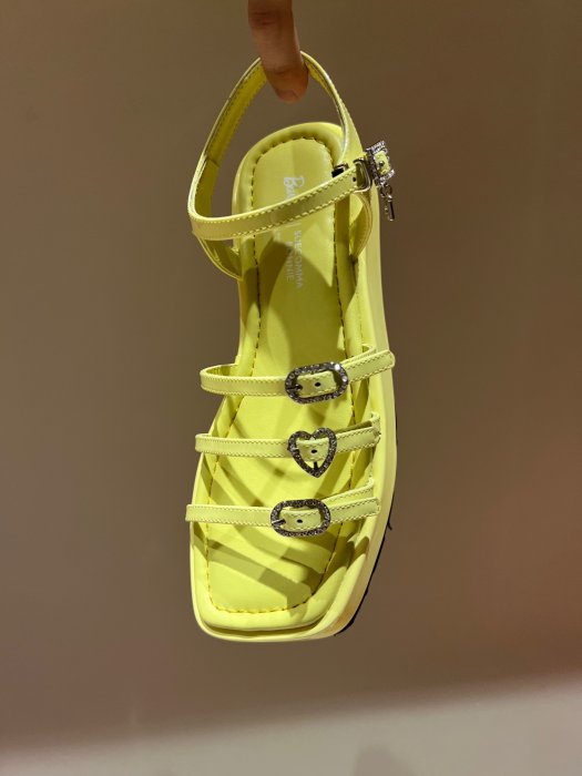 韓國坡跟鞋天花板張元英同款 Suecomma Bonnie✖芭比聯名款涼鞋 坡跟的跟高9cm
