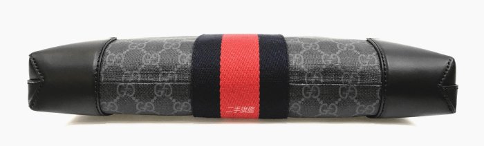 二手旗艦 GUCCI 474139 新品黑灰橫式 藍紅織帶 扁款斜背包 側背包 手拿包 售出補貨中(中友店) 03906