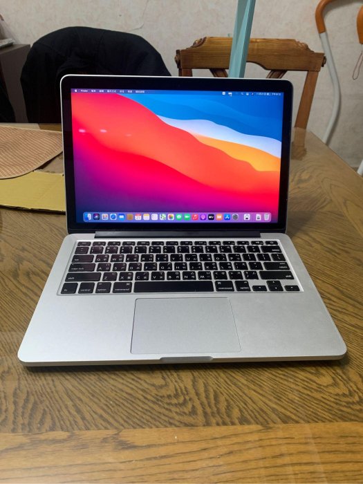 2015年 Apple MacBook Pro A1502 i5 2.6ghz 四線執行序 ram 8g  SSD 128g外觀美螢幕色彩鮮豔電池可續電附變壓器