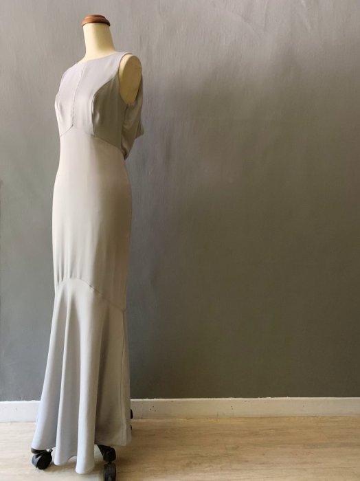 oasis 銀色緞面垂墜禮服， size UK8