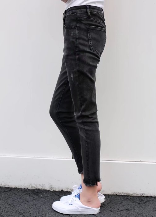 【玫瑰皇后】 DX905533 韓版-大碼女裝秋裝新款黑色高腰顯瘦毛邊小腳牛仔長褲