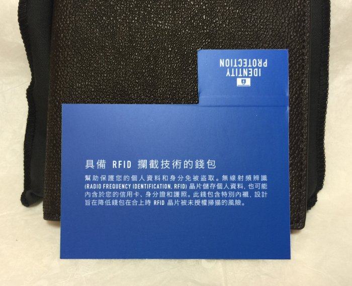 保證真品 Michael Kors 專櫃款 經典卡其咖啡 LOGO 護照夾 ～ 附防塵袋