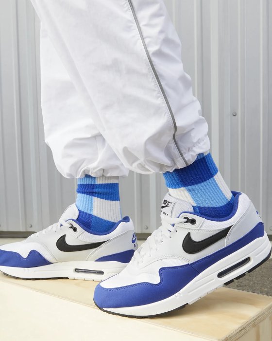 NIKE Air Max 1 藍黑灰 FD9082-100。太陽選物社