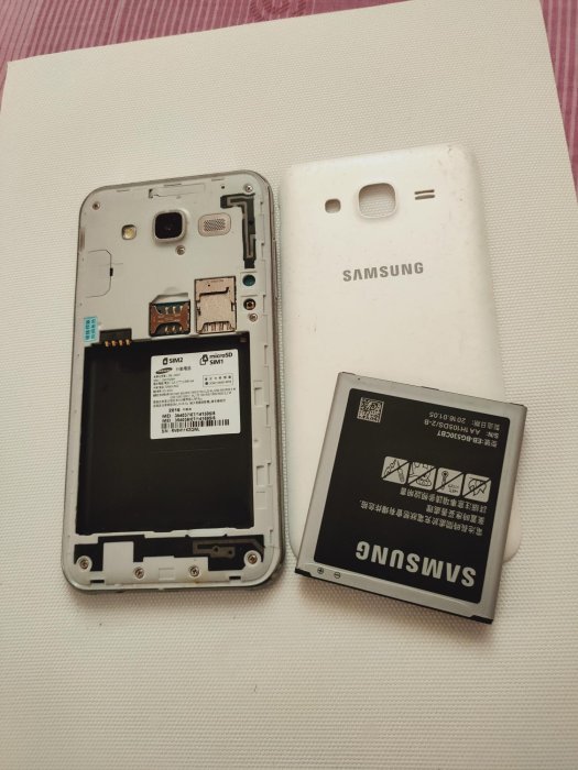 Samsung Galaxy j5007  零件機 可充電 可開機 螢幕無顯示 電池蓄電佳 隨便賣