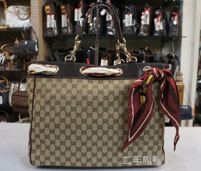 二手旗艦 GUCCI 153033 絲巾包 咖啡邊 緹花布 紅絲巾 肩背包 (大)(中友店)18501