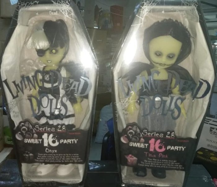 全新 Living Dead Dolls Series 28 Sweet 16 Party 五入一組