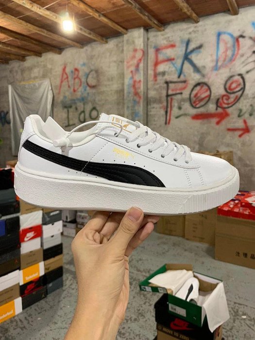 【零點旗艦店】彪馬Puma Basket Platform Scallop 黑白皮面 蕾哈娜二代 休閑鞋 鞋面材質配搭透氣孔設計柔軟透氣，適合日常穿著。