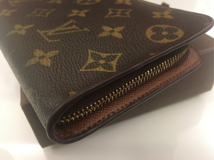 LV 100%正品LOUIS VUITTON 經典不敗Monogram 發財包拉鍊有正常使用痕跡