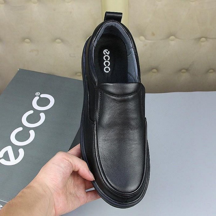 VIP潮鞋館 四季爆款ECCO愛步休閑鞋 ，年銷量超過7000雙，回購率超高款???