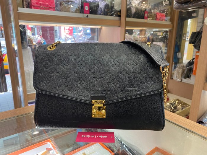 ☆最愛二手精品☆ LOUIS VUITTON LV  黑色全皮壓紋金釦鍊帶肩背包斜背包 M48933 XG6917 saint germain mm