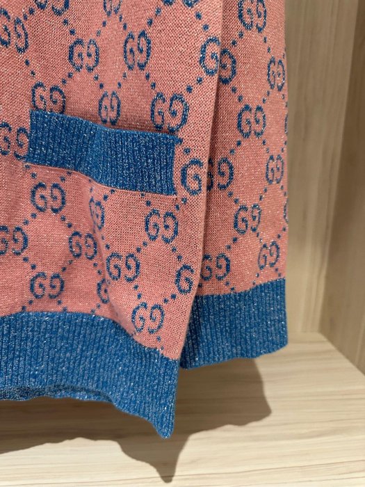 Gucci 真品 98新 收藏 女款 修身針織衫、長版 薄針織外套 銀蔥設計 粉色/藍 配色 size：尺寸M 到小L穿都可，甜售 ❤️ 38800