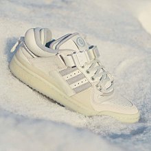 南🔥2023 1月 ADIDAS OG BAD BUNNY X FORUM 休閒 束帶扣環 男款 白灰 HQ2153