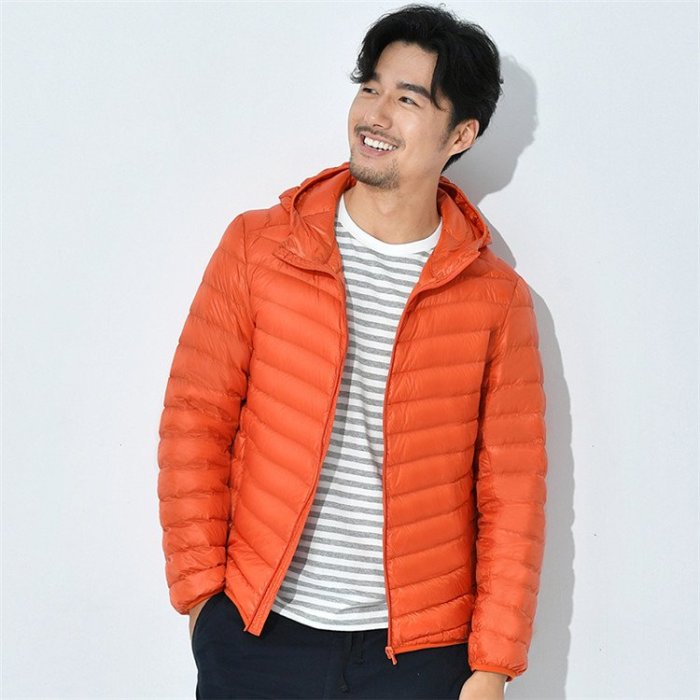 Uniqlo 男裝 特級極輕羽絨連帽外套 ORANGE M尺寸 特價:1500元 時尚穿著易穿搭 冬天必備單品