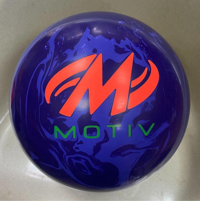 Motiv Venom Shock.（紫蛇）  引進球重: 12磅,13磅, 14磅, 15磅.(有現貨) ——-  空球價是6200元  ——-