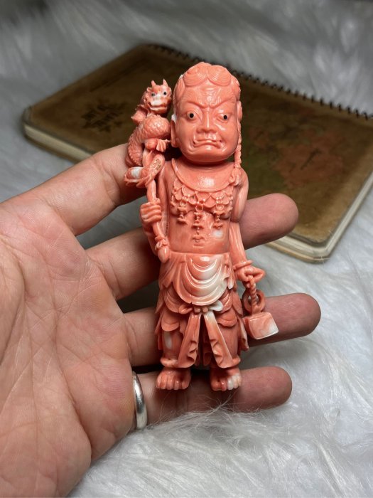 早期收藏佛家七寶老料有機寶石大顆momo紅珊瑚藝術雕刻不動明王擺件