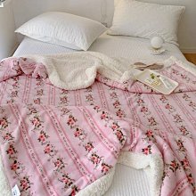 粉紅玫瑰精品屋～🌷奶油系的小溫暖。牛奶絨碎花蓋毯🌷150*200cm