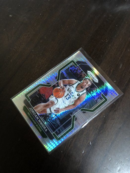 JORDAN NWORA  21-22 PRIZM   格子閃亮  金屬卡  前後如圖