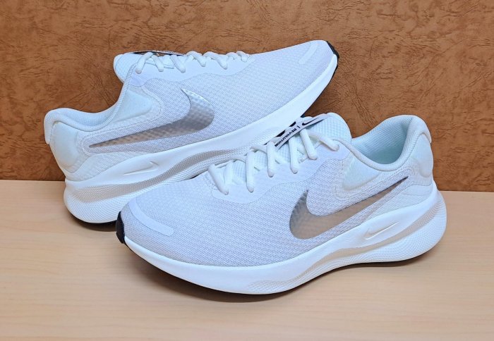 ✩Pair✩ NIKE W REVOLUTION 7  女慢跑鞋 FB2208-101 穩定避震 透氣舒適 百搭款 白銀