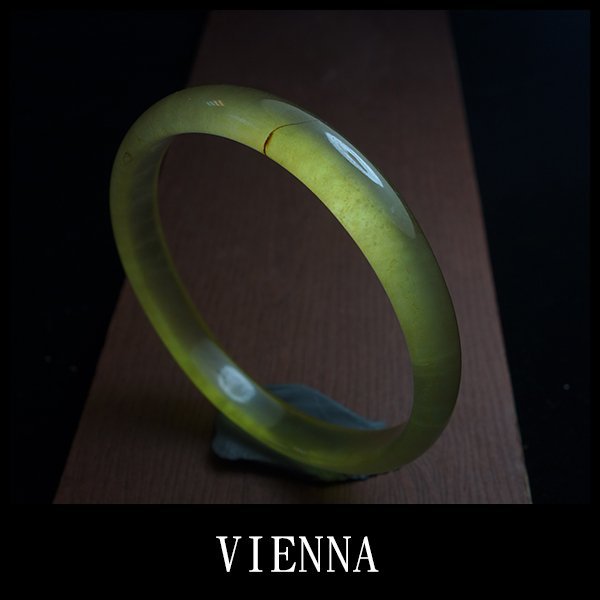 【VIENNA】《手圍18.7/13mm版寬》緬甸玉/玻璃種泛水濃糖蜜翡翠/橢圓玉鐲/手鐲J@/Y10