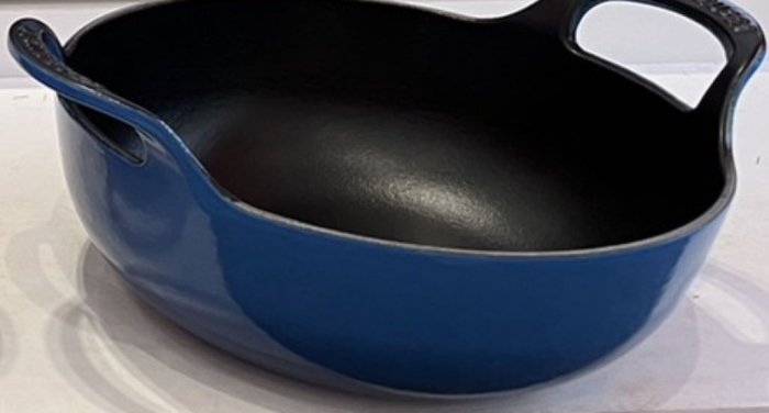 法國🇫🇷Le Creuset 巴蒂鍋 20cm 日式鑄鐵鍋 PLAT BALTI RD 20CM MAE NR 馬賽藍 另有櫻桃紅/沉靜黑