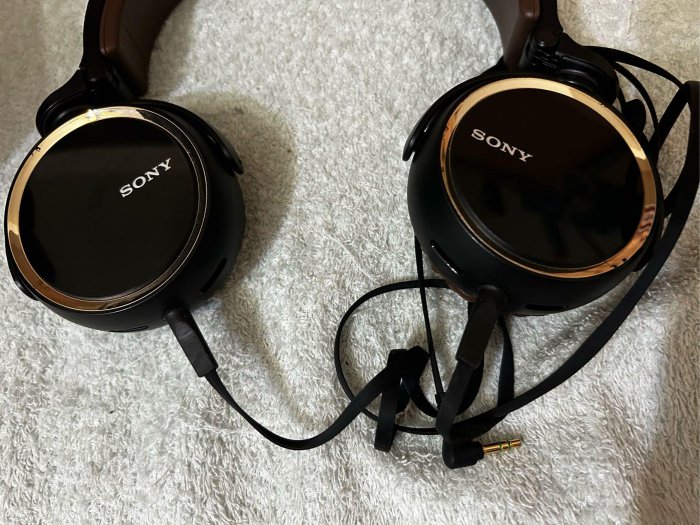 二手Sony 重低音立體聲耳罩式耳機 MDR-XB600/可折疊耳機/立體聲頭戴式有線耳機，3.5mm台北面交