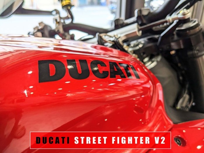 DUCATI STREET FIGHTER V2 進口頂級犀牛皮保護貼 - 儀錶板面板