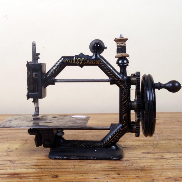 百寶軒 美國古董縫紉機1870年代JohnsonandClark手搖縫紉機 ZG3692