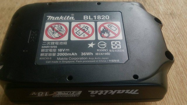 易威工作坊 附電量顯示功能 含稅價格附發票 MAKITA牧田 BL1820原廠鋰電池 18V 2.0AH