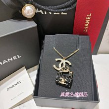 《真愛名牌精品》CHANEL ABA013  淡金雙C 黑色皮穿鍊coco包造型 吊墜項鍊 *全新*代購