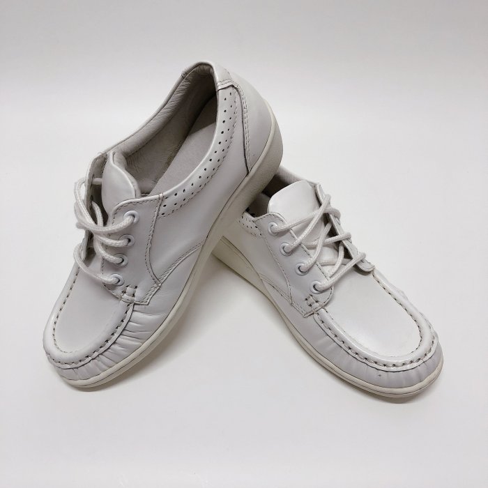 《福利品競標區》【L02 白 22.5 (21.5 cm)】純色 後增高 鞋帶款 小白鞋