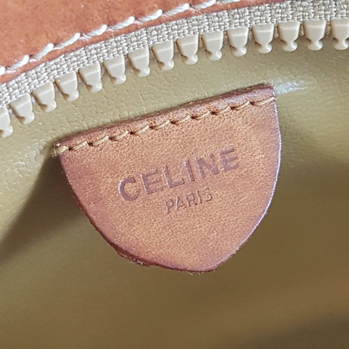 Celine   經典 LOGO 凱旋門 系列   皮革 手拿包  精品包 ， 保證真品  超級特價便宜賣