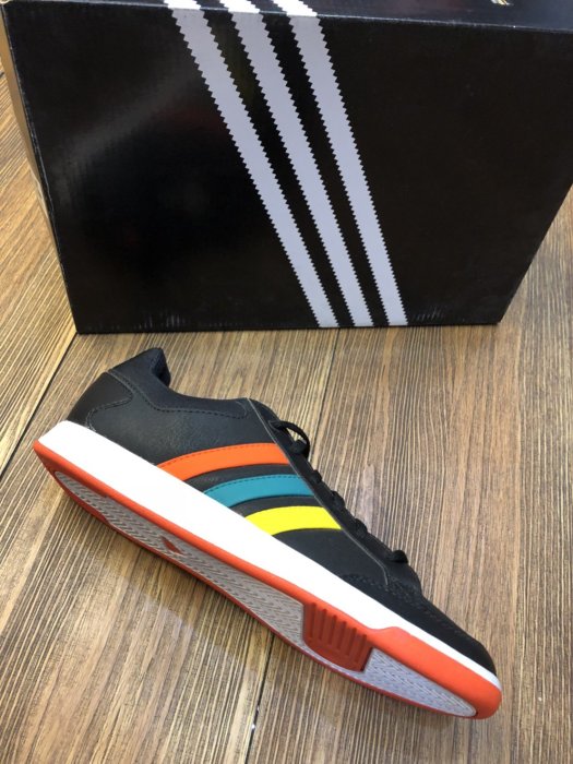 帝安諾 - 缺貨 2.6折降價出清ADIDAS NEO系列 皮革 復古 百搭 學生 板鞋B40274