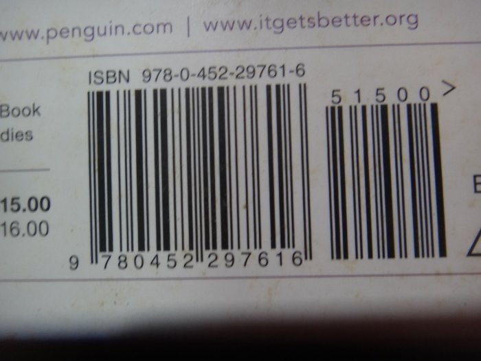 【愛悅二手書坊 18-15】 It Gets Better: Coming Out,Overcoming Bullyin