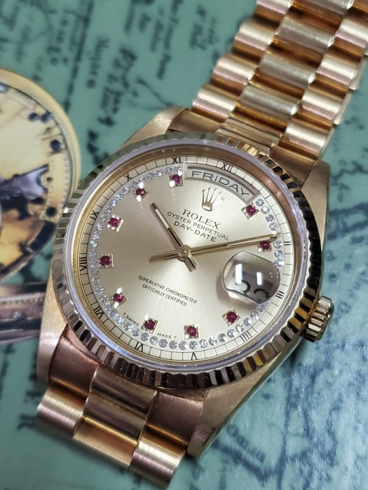 ROLEX 勞力士 18238 DAY-DATE 蠔式18K金  小紅寶多層鑽面盤 一手錶 極新品 無拋整 盒單齊全