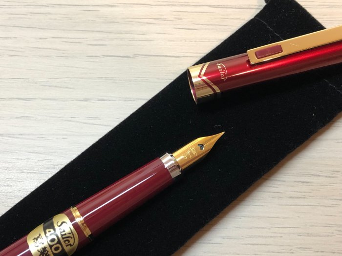 《筆藏》寫樂 Sailor 400型 鋼筆 F4尖 ~ 紅色款 ~ 全新未使用 ~ 附原廠筆盒 & 收藏筆袋