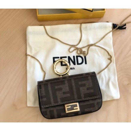 FENDI 芬迪 超迷你 迷你 中號 標誌LOGIO 老花小法棍 斜背包